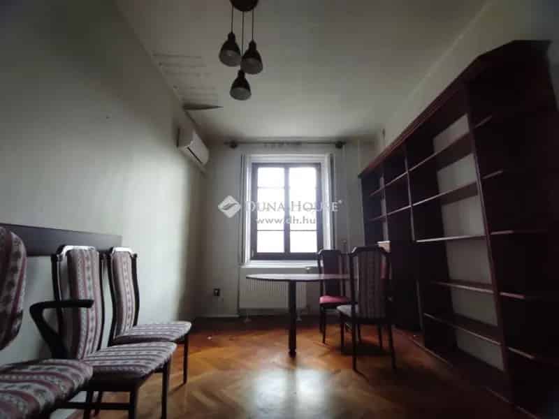 Esztergom 125 nm-es Iroda Kiadó - 5 Iroda, Francia Erkély