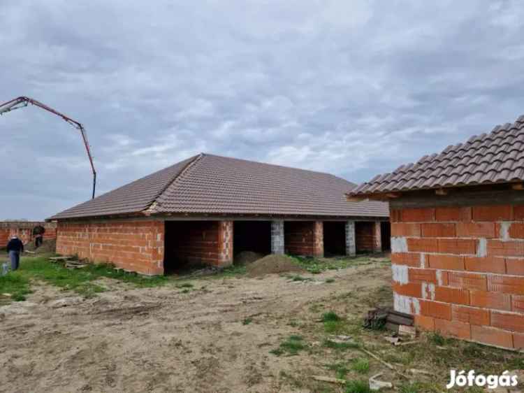 Új építésű garázsok eladók Gyulán