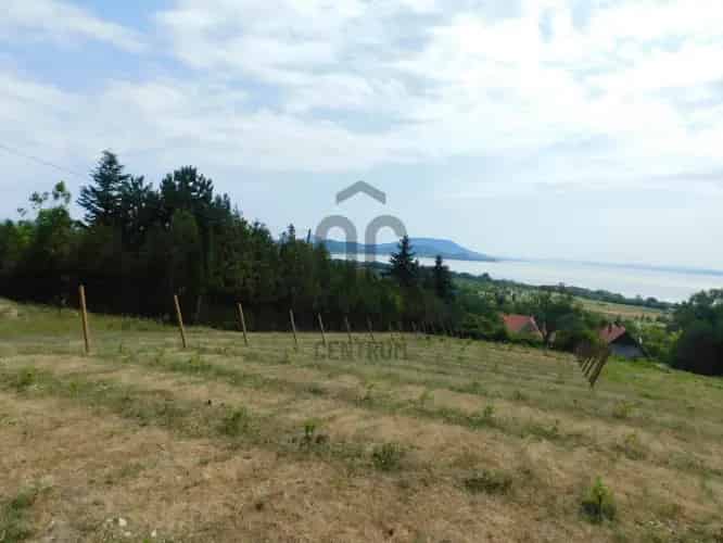 Balatongyöröki panorámás telek eladó