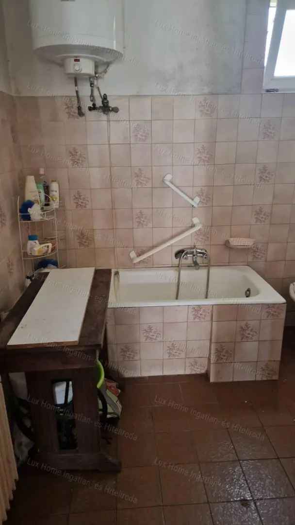 Kesztölci családi ház eladó - 165 nm - 4 szoba - 2 fürdő
