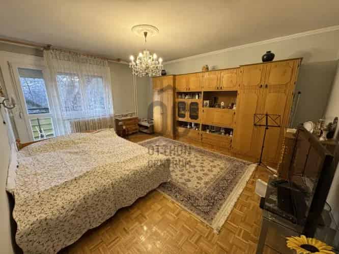 Budapest XI kerulet Allee melletti 2 szobas erkelyes lakás kiado