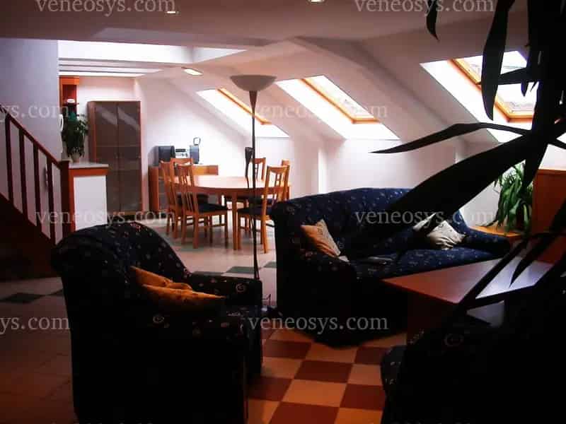 Egy ugrásra a Batthyány tértől kiadó, egy tetőteraszos lakás a Budai várra és a Parlamentre panorámával!