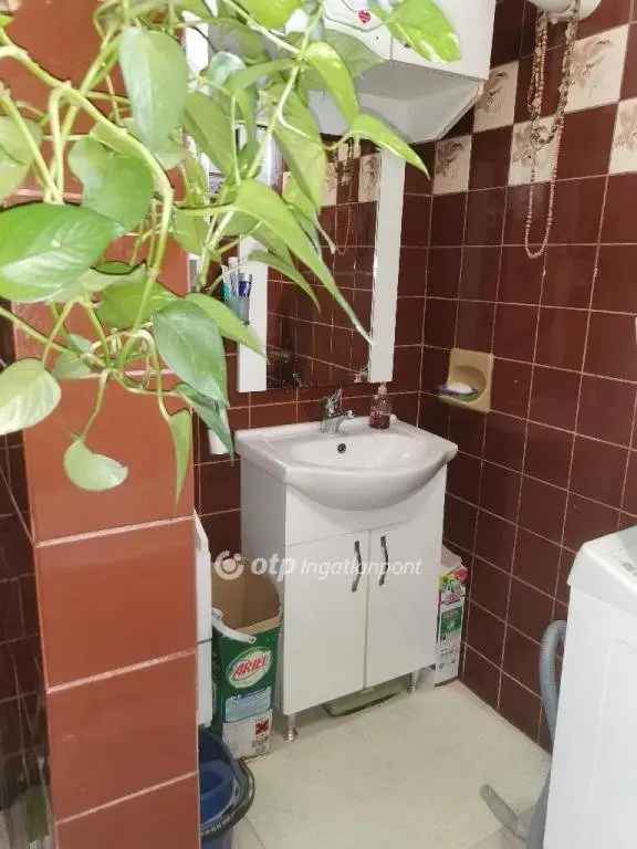Szekszárd Bottyán-hegy 107m2 3 1 szoba sorház eladó