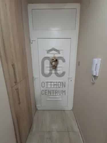 Ceglédi felújított lakás eladó - 76 nm - lift - erkély
