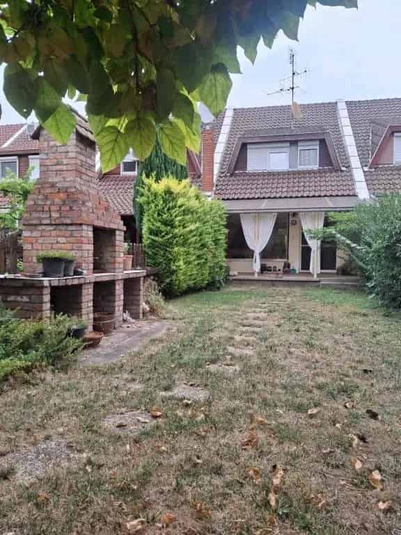 Gyula Paradicsom 90 nm-es Tégla Sorház Eladó