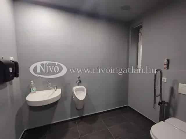 Veszprém Belváros 256 m2-es Üzlethelyiség Eladó