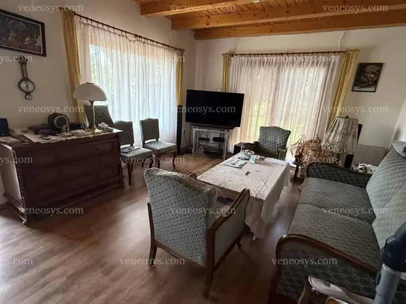 Szentendrén, Szarvas-hegyen – Jó állapotú, duplakomfortos, könnyűszerkezetes családi ház eladó