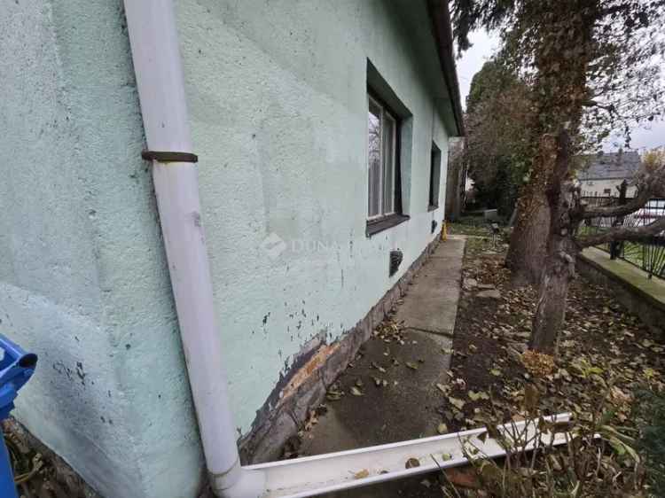 Pécs Kertváros 60nm-es 3 szobás családi ház eladó