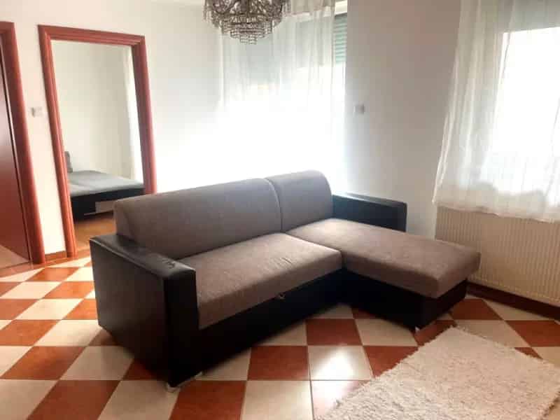 Pécs 60m2-es 2 5 szobás bútorozott földszinti lakás kiadó
