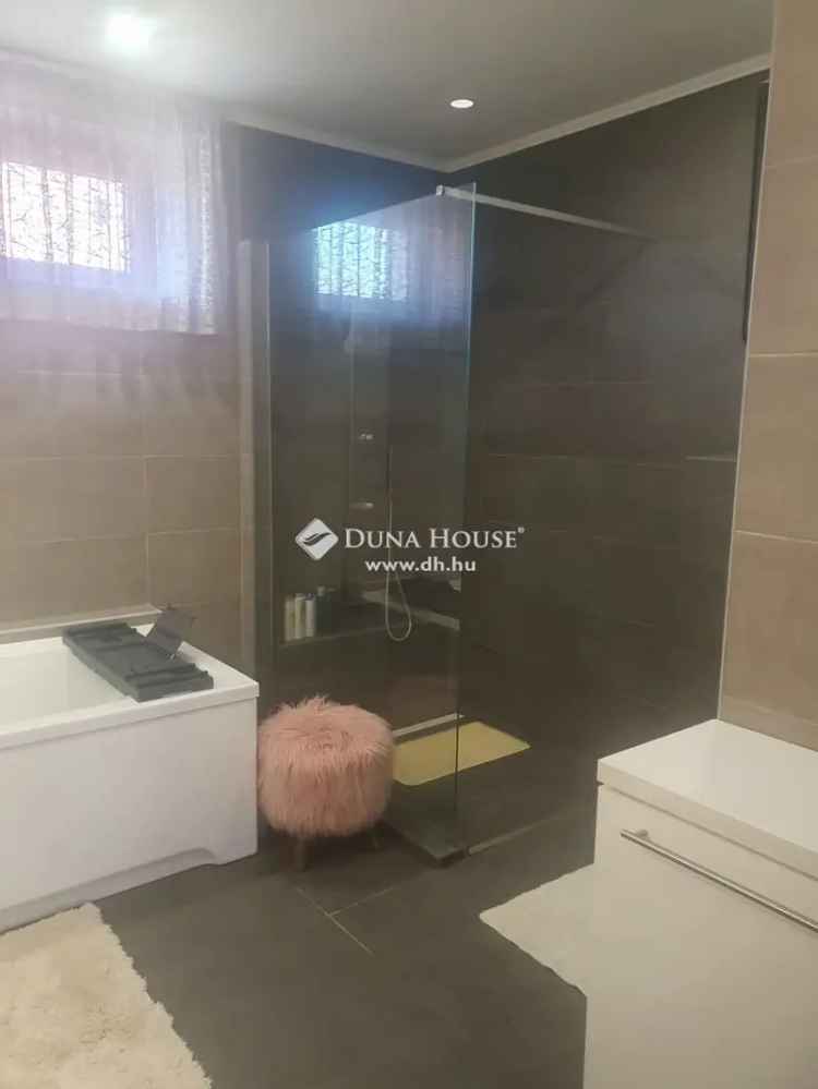 200 nm-es medencés családi ház Mátészalkán