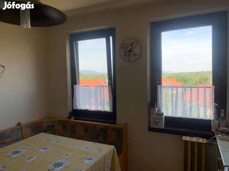 80 nm-es 3 szobás lakás Káposztásmegyeren panorámával