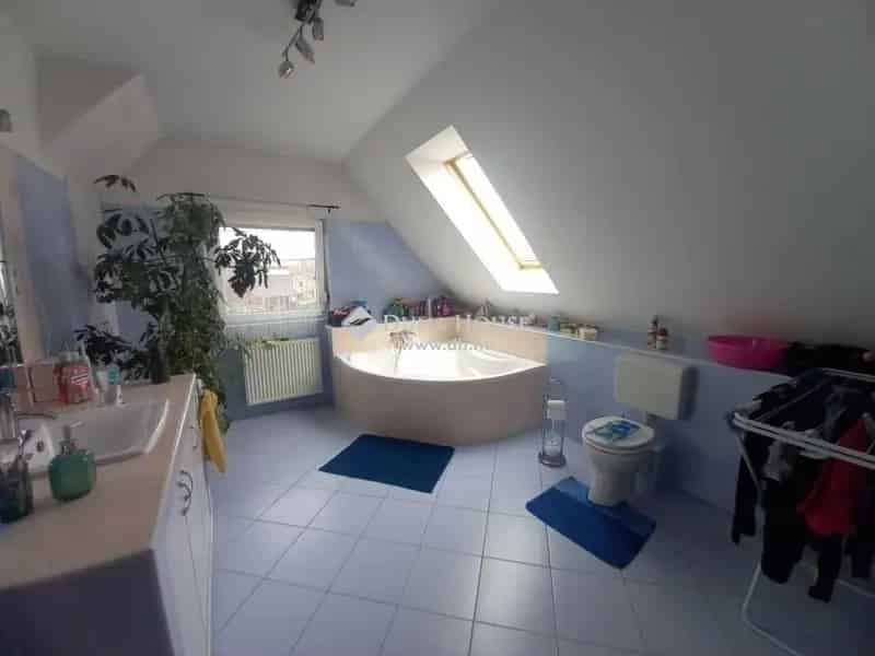 Vecsés 6 szobás családi ház napelemmel jacuzzival