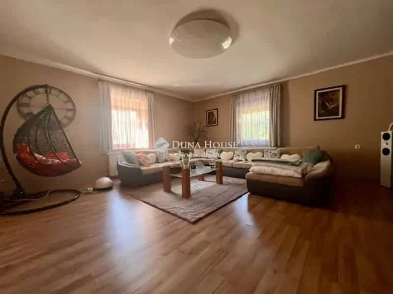 Barcsi családi birtok eladó - 372 m2 ház, úszómedence, 2911 m2 telek