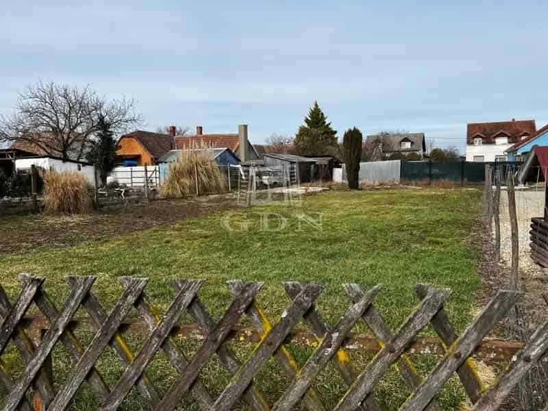 Ják csendes utcai építési telek eladó 500 m2