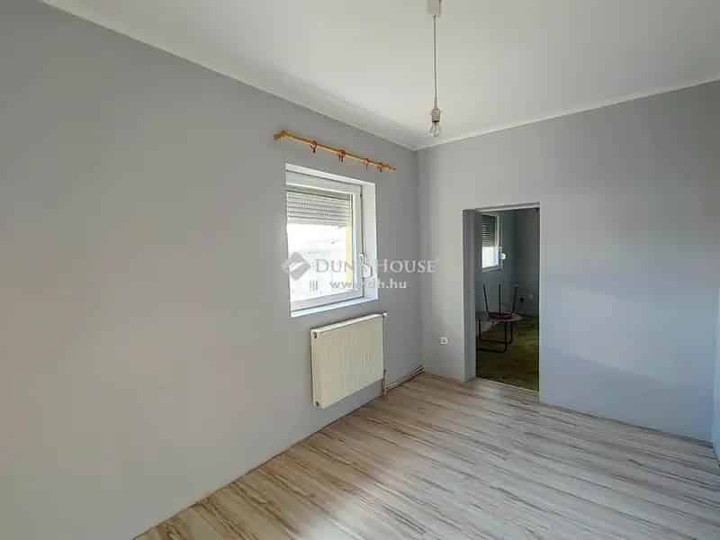 Fadd - 200m2-es családi ház eladó - többfunkciós ingatlan