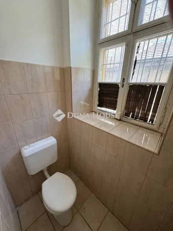 Nagykőrös Központ 315m2 Üzlethelyiség Kiadó