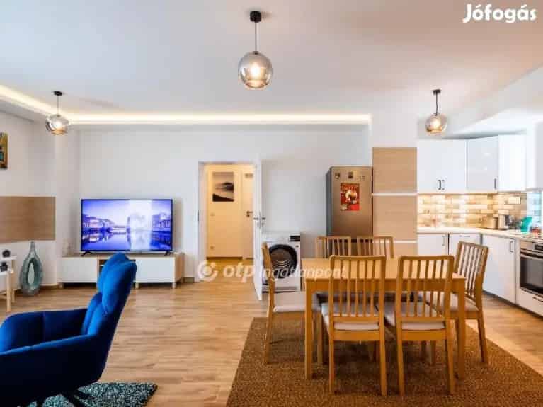 Eladó Penthouse Balatonkenese - Panoráma Strandközel
