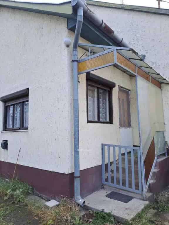 Felujitando csaladhaz nagy telekkel Paszton befektetőknek es otthonteremtoknek