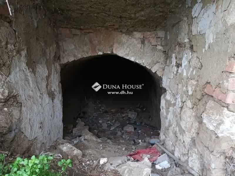 Ófalui pince eladó befektetésnek borászoknak és vendéglátóknak