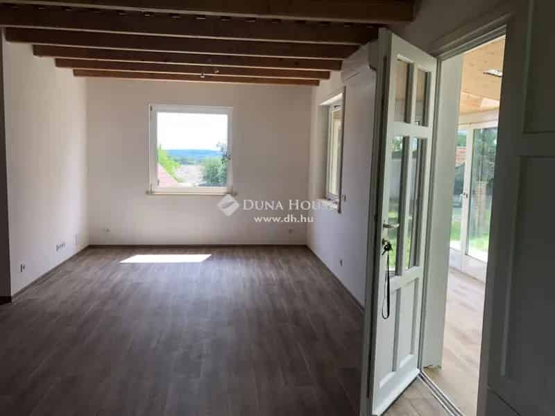 Panorámás családi ház Csókakőn