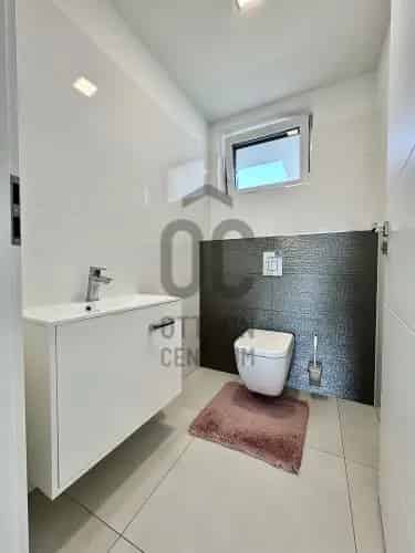 Koroncói családi ház eladó - 297 nm, 4 hálószoba, Wellis jakuzzi
