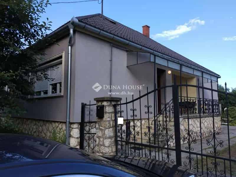 90 m2-es felújított családi ház Gyármaton