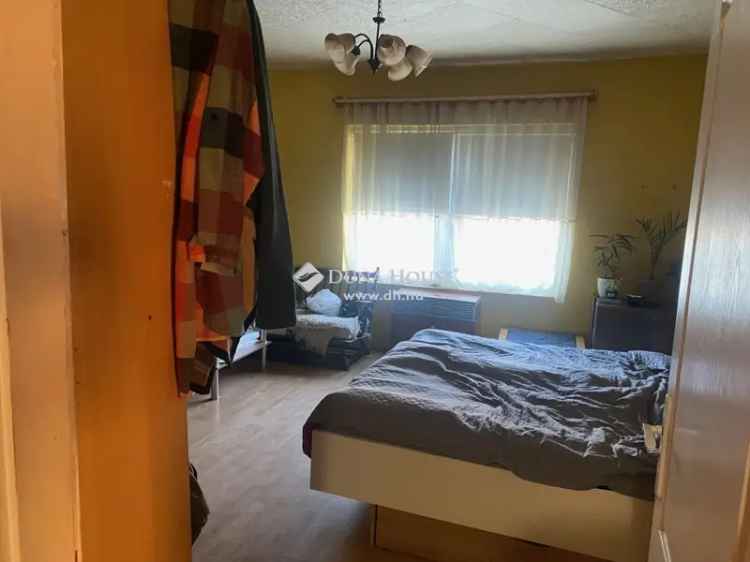Tárnok Liget: 3 szobás családi ház felújítva eladó