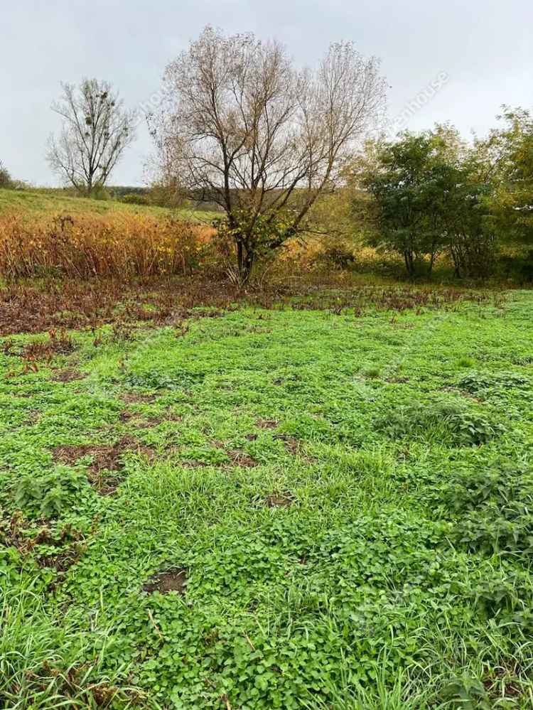 Eladó telek Csörötnek csendes utcában 1590 m²