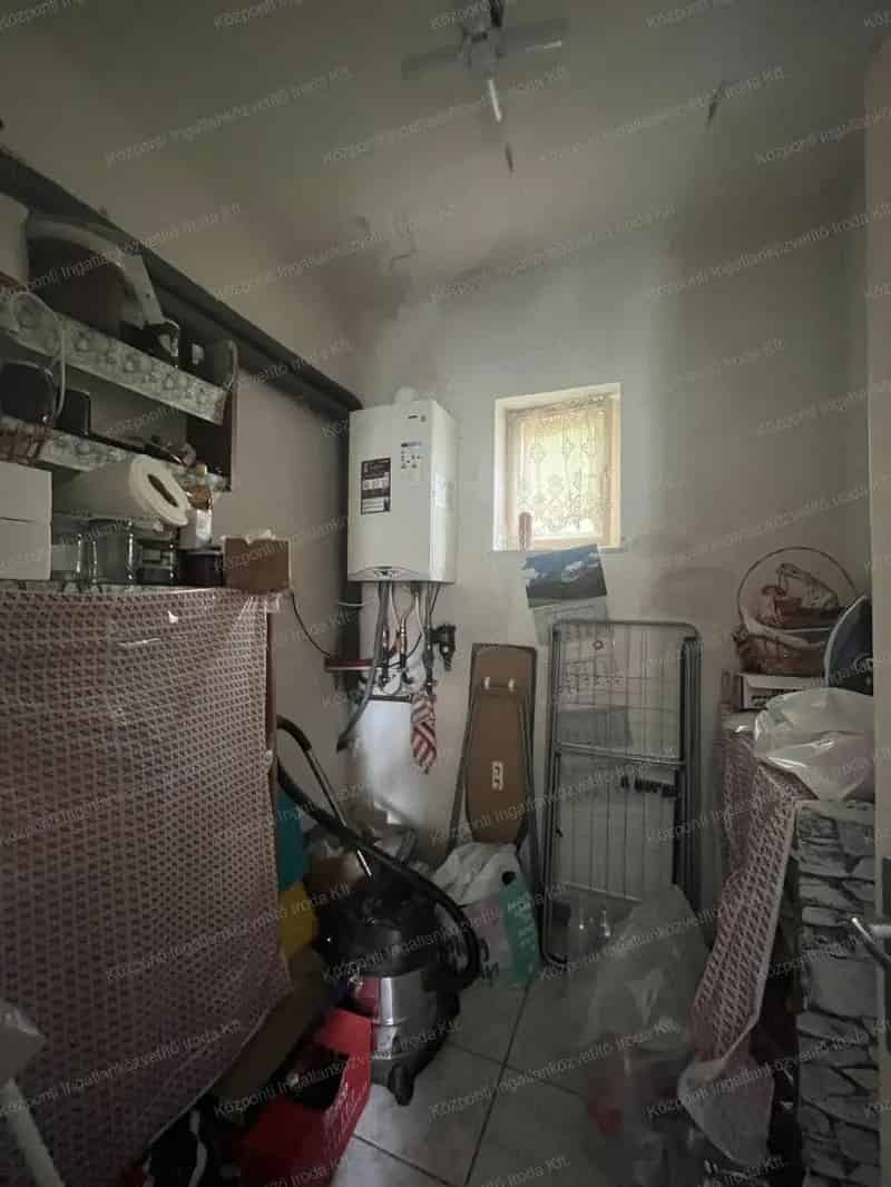 Táborfalva tanya eladó - 2 lakóépület, istálló, 7440m2