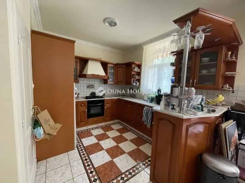 Pestújhelyi családi ház eladó - 400 m2 - medencével - irodaként is alkalmas
