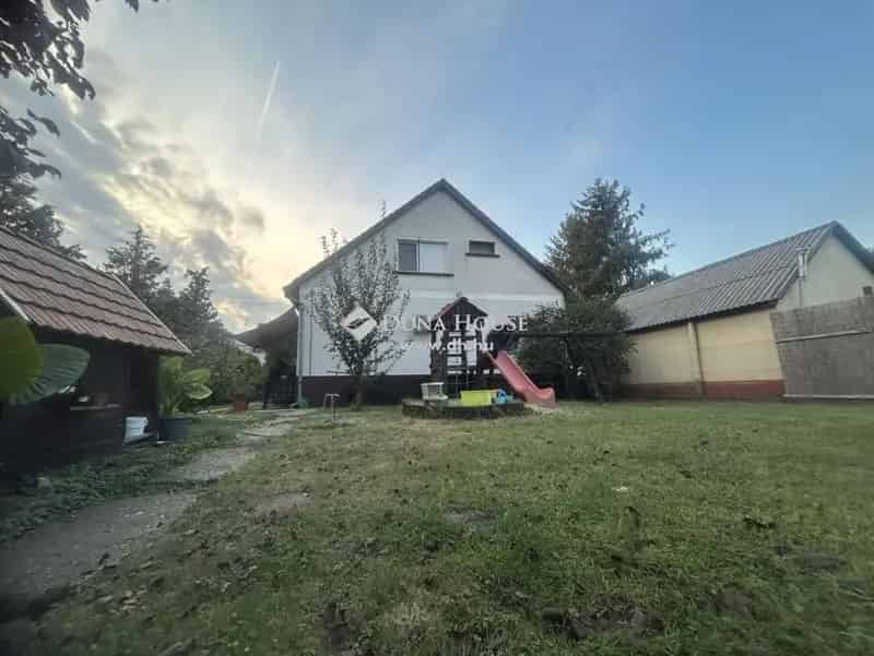 116nm-es 2 szintes családi ház Lajosmizsén 1017nm-es telekkel