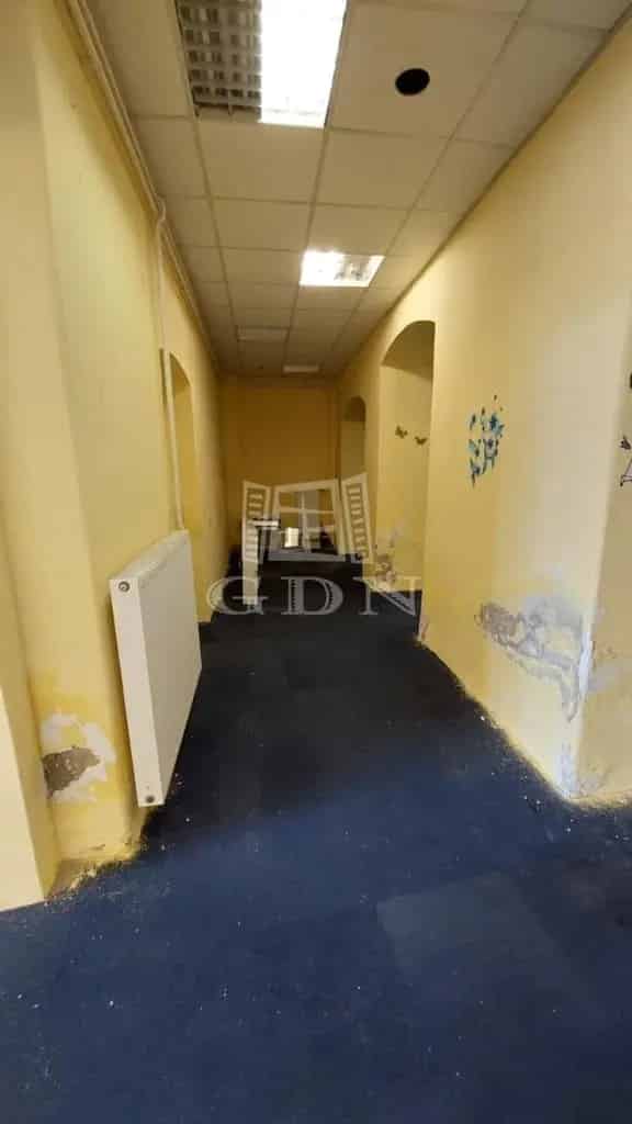 Marcali üzlethelyiség eladó 184 nm nagy kirakatokkal
