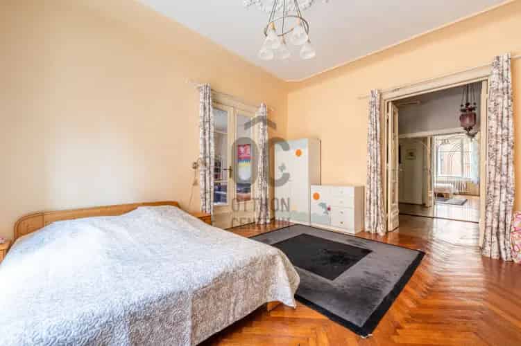 Budapest II kerület 130m2 3 szobás erkélyes lakás eladó