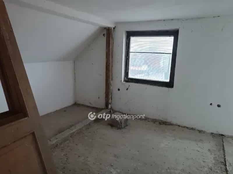 Tiszavasvári családi ház eladó - 182 nm, 3 szoba, garázs, liftakna