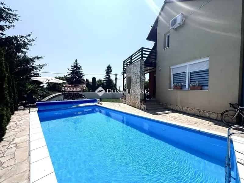 Pécs Donátus 108m2-es családi ház medence, 2 terasz