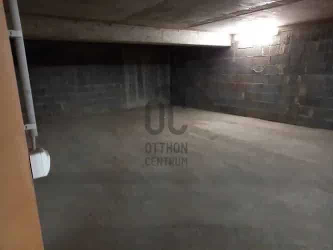 Pécs Belváros Teremgarázs Eladó 12 5 nm