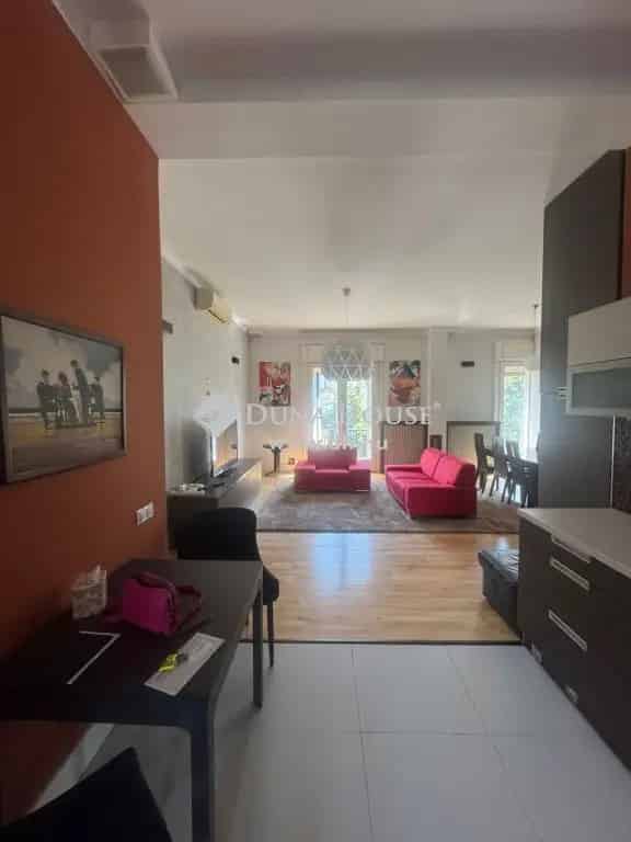 Debrecen belvárosi 106 nm-es polgári lakás kiadó