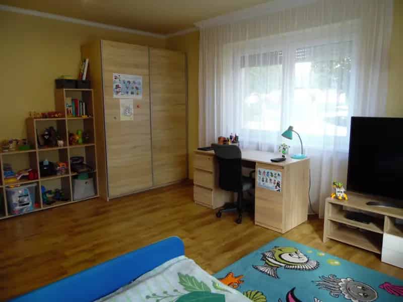Szőregen eladó felújított 4 szobás családi ház 3300nm-es telken