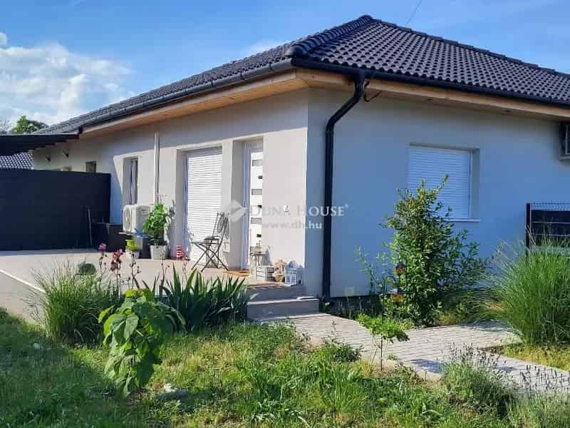 Siófok Balaton déli part 42 m2 ikerházrész eladó
