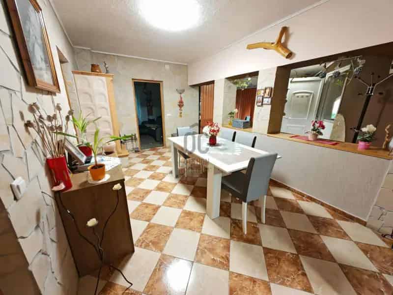 CSALÁDI HÁZ Somlóvásárhelyen nagy telekkel