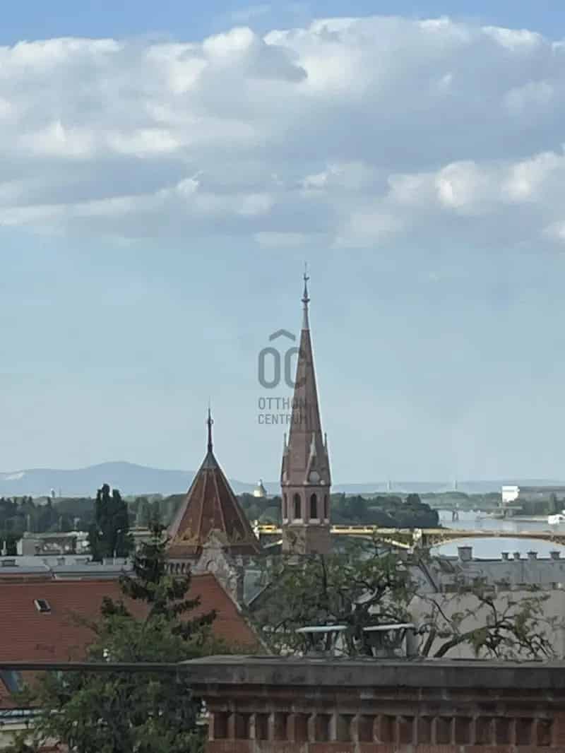72 nm-es felújítandó lakás erkéllyel a város szívében