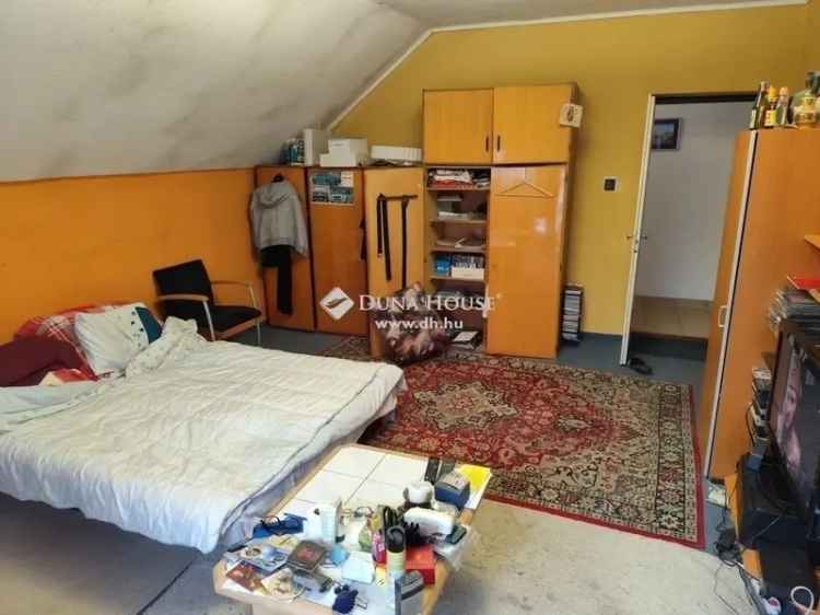 187nm-es 6 szobás családi ház Újpest közelében