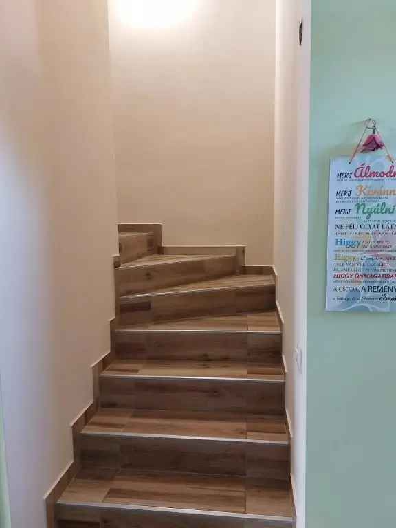 Aszódi családi ház eladó 3 szoba + nappali dupla garázzsal