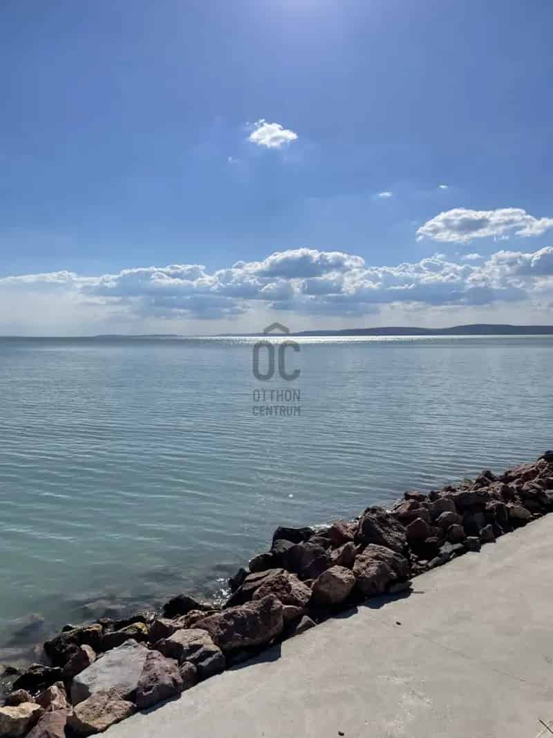 Balaton Penthouse Lakás Eladó - Luxus Ingatlan