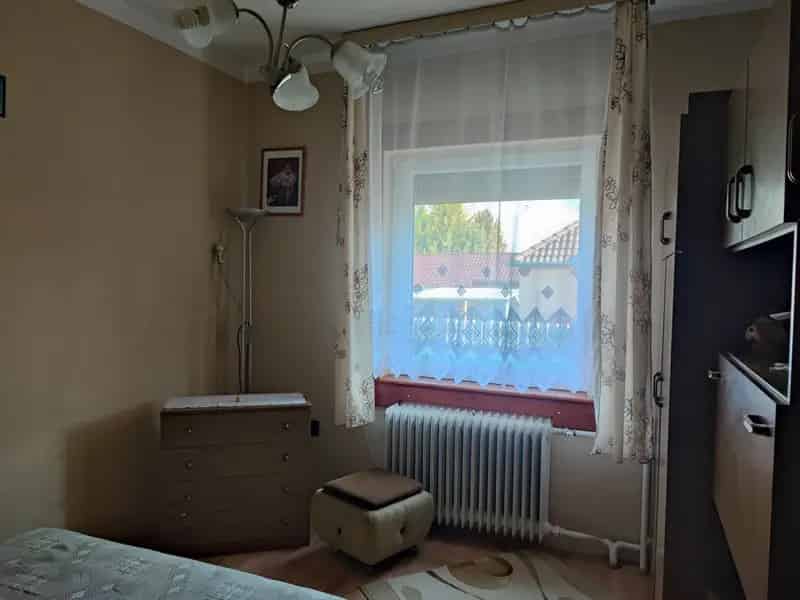 90m2-es ház Mosonmagyaróváron 3 szobával és külön 50m2-es lakrész