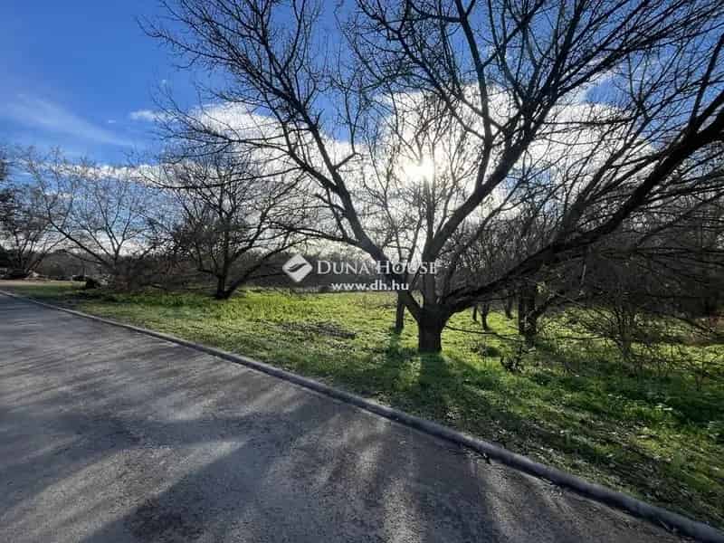 Fóti telek befektetőknek es építkezőknek 1500 m2
