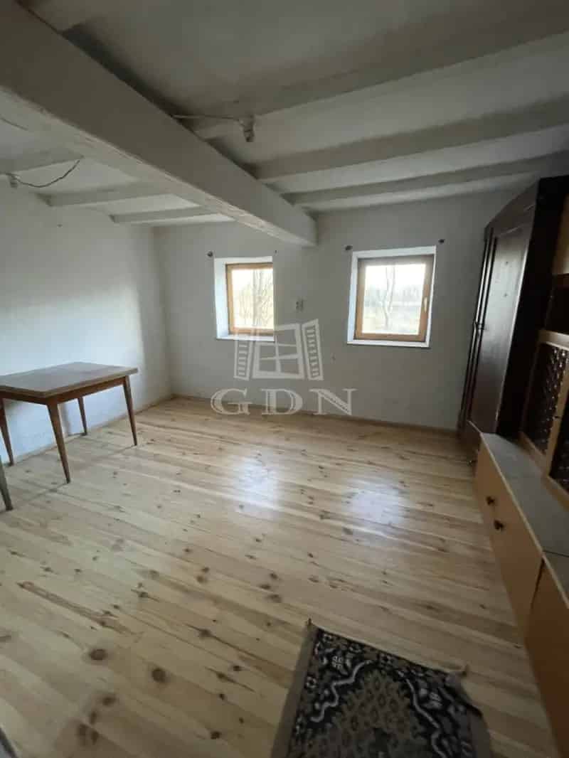 Tanya Elado Ulles es Ruzsa Kozott 5755m2 Telekkel