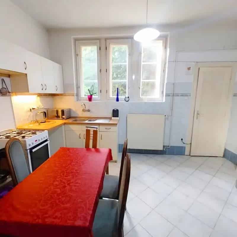 II Kerulet 60 nm-es 2 szobas tegla lakás elado