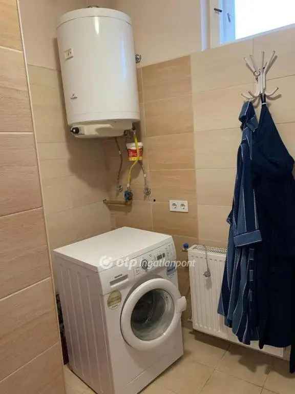 81m2-es családi ház Cegléden 680m2-es telken eladó