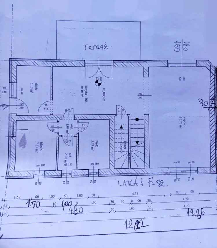 Eladó telek Erdőkertesen 1070nm-es, 45nm-es házzal